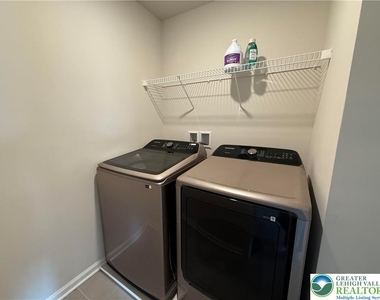 1047 Turnstone Drive - Photo Thumbnail 11