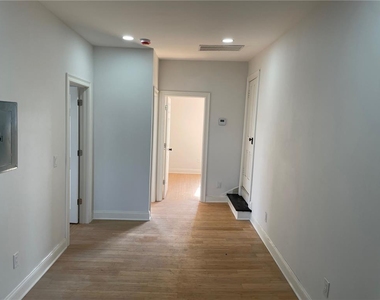 701 Main Street - Photo Thumbnail 2