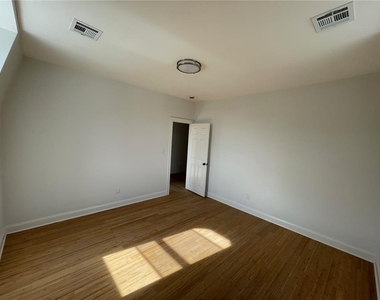 701 Main Street - Photo Thumbnail 5
