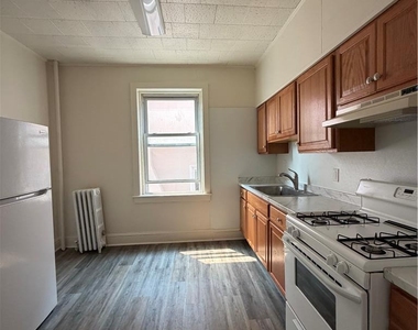 222 S 15th Street - Photo Thumbnail 4