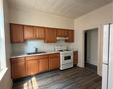 222 S 15th Street - Photo Thumbnail 5