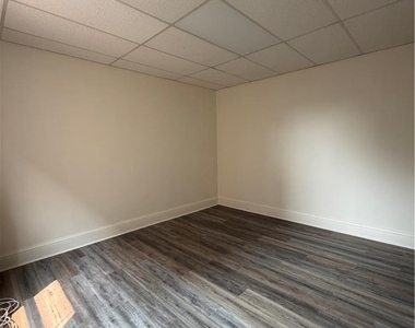 222 S 15th Street - Photo Thumbnail 9