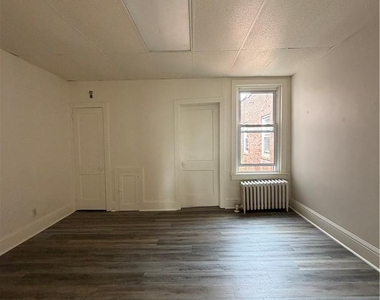 222 S 15th Street - Photo Thumbnail 4