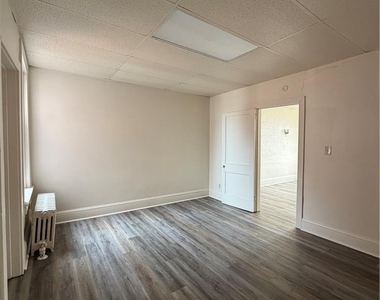 222 S 15th Street - Photo Thumbnail 5