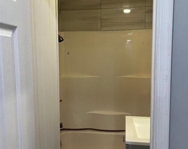 139 N 7th Street - Photo Thumbnail 5