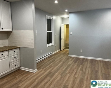 139 N 7th Street - Photo Thumbnail 1