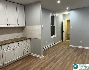 139 N 7th Street - Photo Thumbnail 2