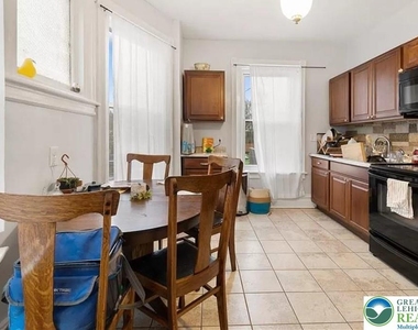 717 W Broad Street - Photo Thumbnail 4