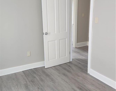 28 E Walnut Street - Photo Thumbnail 9