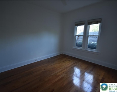 217 Spring Garden Street - Photo Thumbnail 5