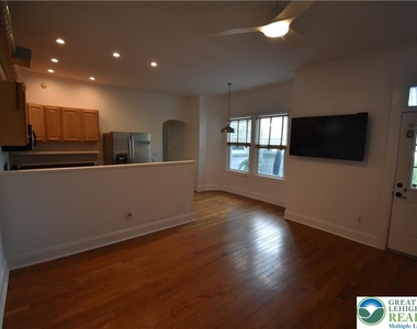 217 Spring Garden Street - Photo Thumbnail 10