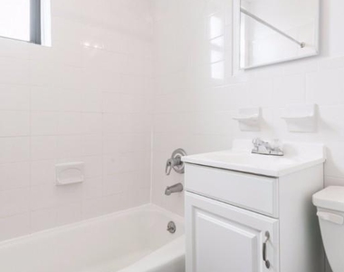 246 West 22nd Street - Photo Thumbnail 4