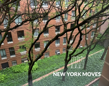 53rd St and 9th Ave - Photo Thumbnail 8