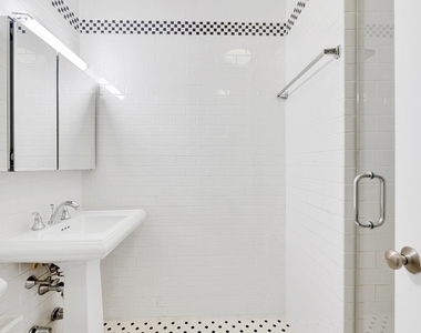 226 East 70th Street - Photo Thumbnail 7