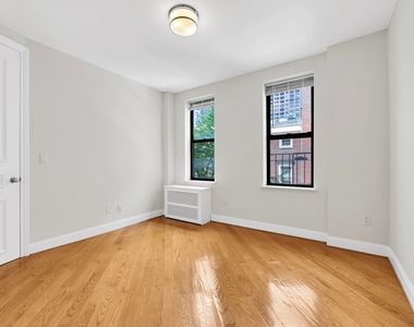 226 East 70th Street - Photo Thumbnail 3
