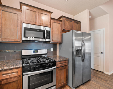 852 Lemington Street - Photo Thumbnail 7
