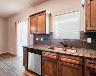 852 Lemington Street - Photo Thumbnail 10