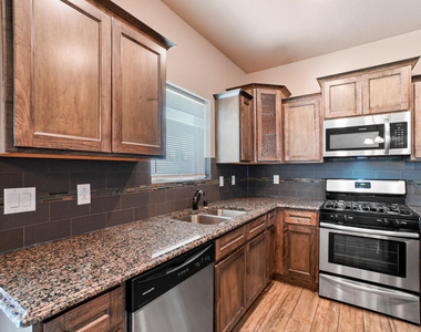852 Lemington Street - Photo Thumbnail 8