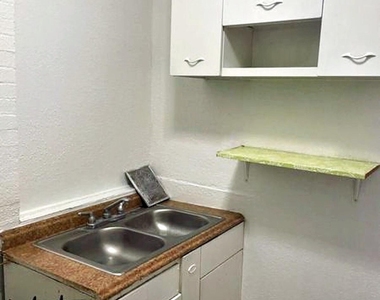 1114 E Rio Grande Avenue - Photo Thumbnail 6