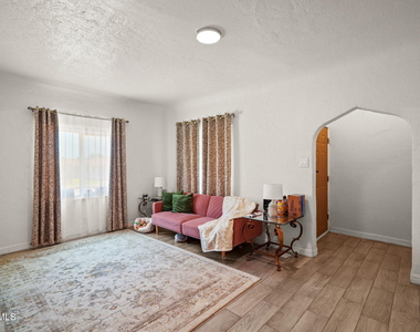 2805 Grant Avenue - Photo Thumbnail 4