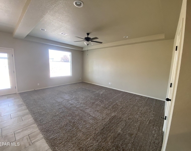 408 La Puesta Drive - Photo Thumbnail 4
