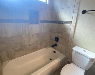 408 La Puesta Drive - Photo Thumbnail 13