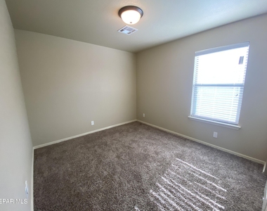 408 La Puesta Drive - Photo Thumbnail 14