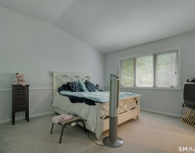 12 Boulevard Drive - Photo Thumbnail 9