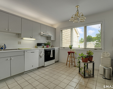 12 Boulevard Drive - Photo Thumbnail 5
