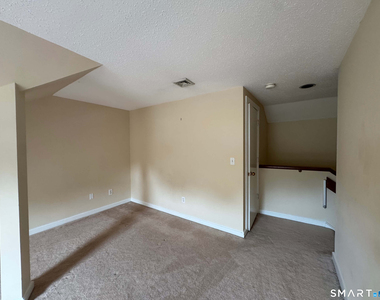 566 Newfield Avenue - Photo Thumbnail 15