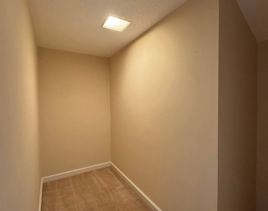 566 Newfield Avenue - Photo Thumbnail 16