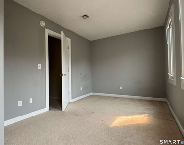 566 Newfield Avenue - Photo Thumbnail 10