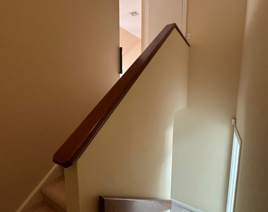 566 Newfield Avenue - Photo Thumbnail 13