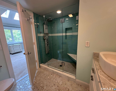 566 Newfield Avenue - Photo Thumbnail 8