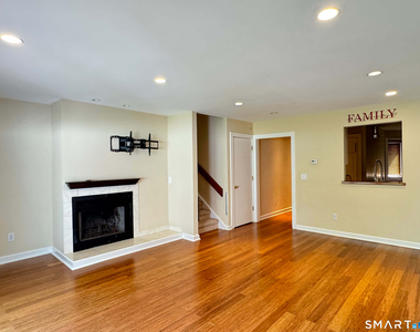 566 Newfield Avenue - Photo Thumbnail 2
