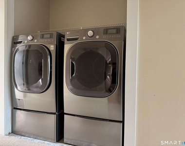 566 Newfield Avenue - Photo Thumbnail 17