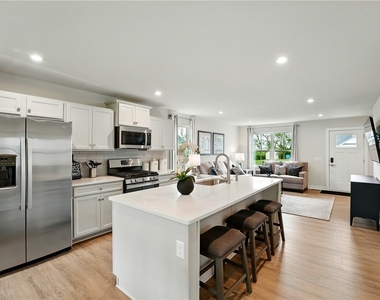 102 Bristlecone Court - Photo Thumbnail 9