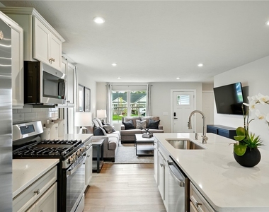 102 Bristlecone Court - Photo Thumbnail 11
