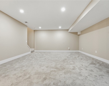 102 Bristlecone Court - Photo Thumbnail 30