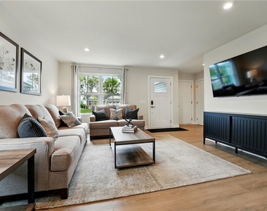 102 Bristlecone Court - Photo Thumbnail 3