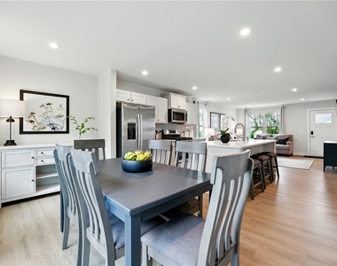 102 Bristlecone Court - Photo Thumbnail 17