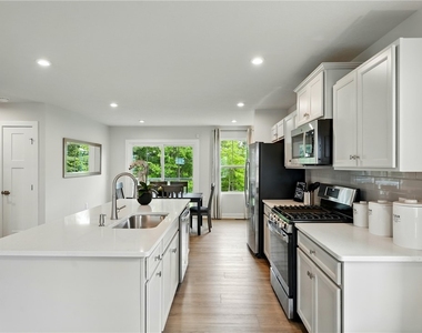 102 Bristlecone Court - Photo Thumbnail 7