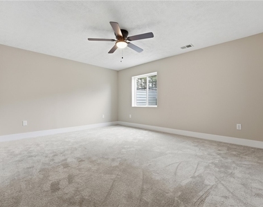 102 Bristlecone Court - Photo Thumbnail 27
