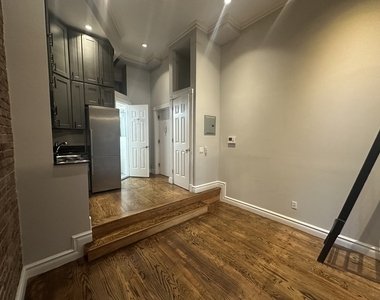 234 West 14th Street - Photo Thumbnail 4