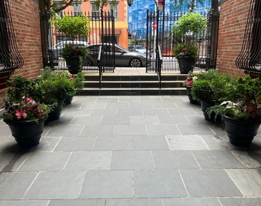 West 13th Street - Photo Thumbnail 8