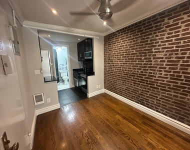 246 Mott Street - Photo Thumbnail 3