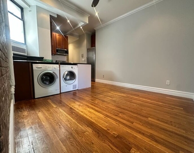 246 Mott Street - Photo Thumbnail 2