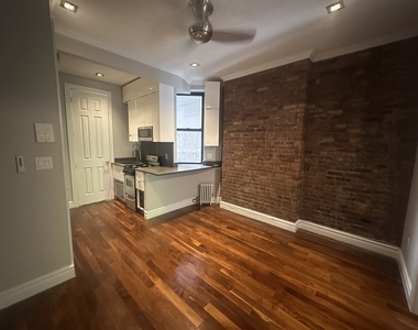 246 Mott Street - Photo Thumbnail 3