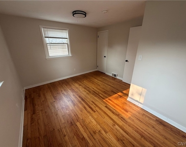 202-1 Stafford Avenue - Photo Thumbnail 5