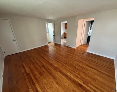 202-1 Stafford Avenue - Photo Thumbnail 3
